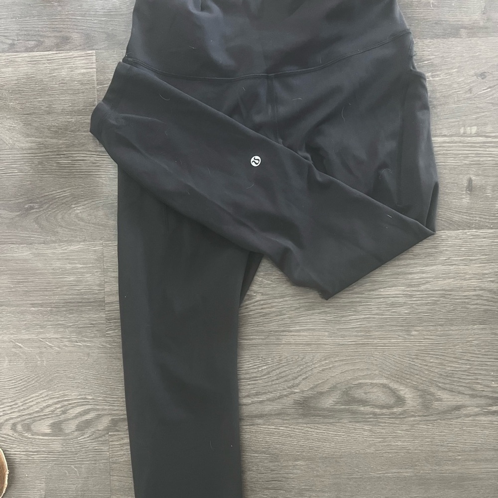Lululemon Sz 10 length 25 pockets on both sides